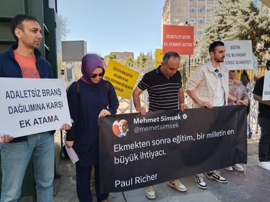 Ek atama talebinde bulunan öğretmenler: "Cumhuriyet tarihimizde ilk 100'e girmiş ancak atanamayan öğretmenlere ilk kez şahit oluyoruz"