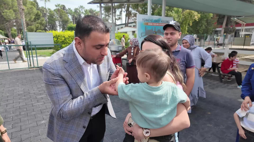 Çukurova Belediye Başkanı Kozay'dan özel gereksinimli çocuklara ve annelerine anlamlı etkinlik