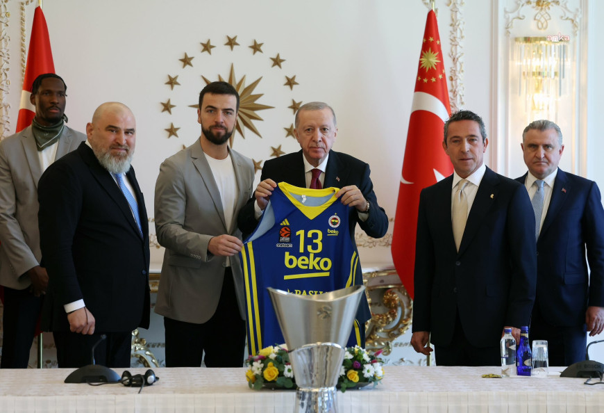 Cumhurbaşkanı Erdoğan, THY Avrupa Ligi şampiyonu Fenerbahçe Beko Basketbol Takımı'nı kabul etti