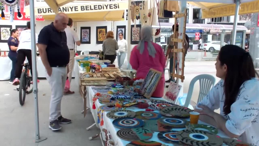 Burhaniye'de özel öğrencilerden el sanatları ve resim sergisi