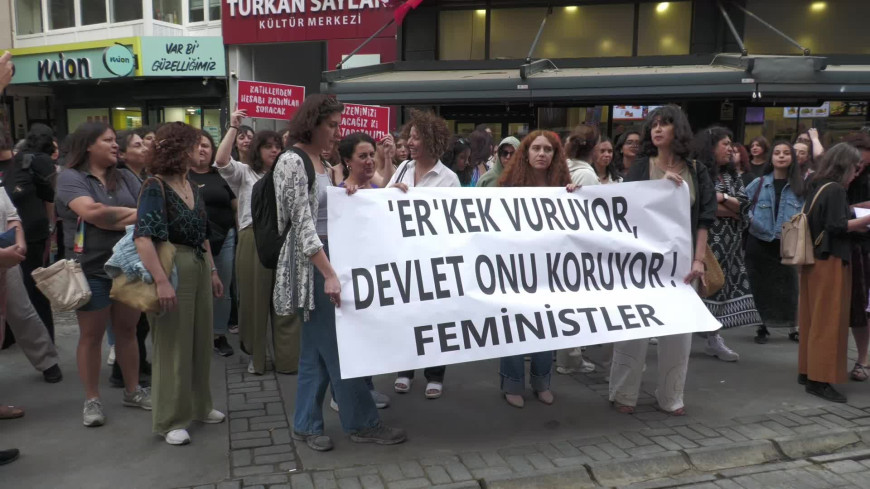 İzmir Feminist Kolektifi kadınlar, çocuklar, işçiler ve hayvanlar için sokağa çıktı... “Baskıya, şiddete karşı mücadele etmeye devam ediyoruz”