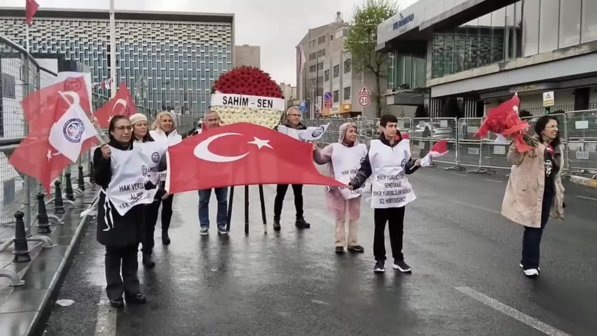 Yoğun güvenlik önlemlerine rağmen işçi sendikaları, 1 Mayıs 'ta Taksim Meydanı'ndaydı