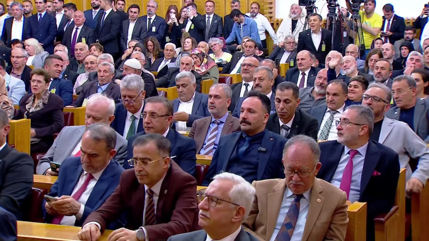 Yeni Yol Grup toplantısı…Ahmet Davutoğlu: "Kıbrıs'ın içine düştüğü batak sizlerin aynadaki aksidir"