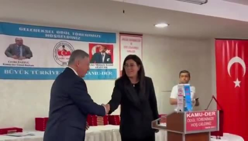 KAMU-DER’den Selçuk Özdağ’a “Yılın Milletvekili” ödülü