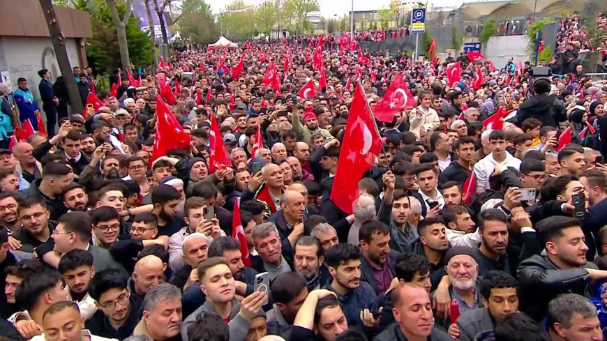Erdoğan konuşurken "AK Parti sebep enflasyon sonuçtur" yazısı gösteren tekstil işçisinin tutukluluğuna itiraz reddedildi