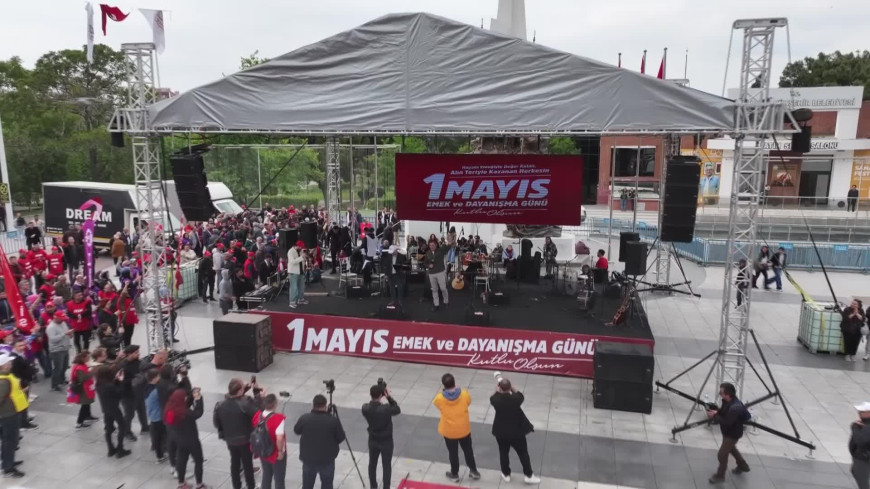 Manisa, 1 Mayıs’ı kutladı… Büyükşehir Belediye Başkan Zeyrek: “Adalet anlayışımızı, karanlıktan aydınlığa çıkan kol kola yürüyüşümüzle göstereceğiz ve inananlar kazanacak”
