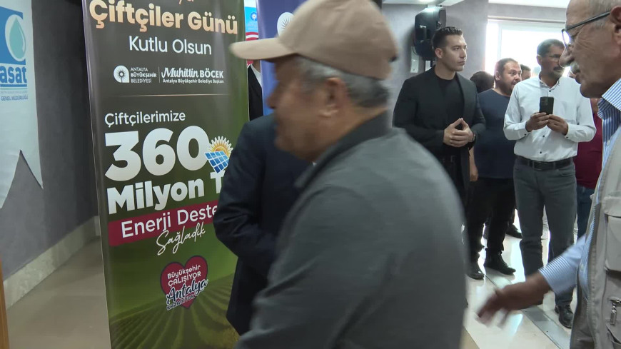 Antalya Büyükşehir Belediye Başkanı Böcek, çiftçilerle bir araya geldi