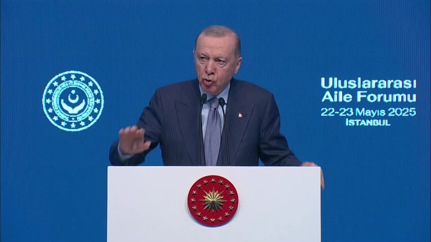 Cumhurbaşkanı Erdoğan: “LGBT sapkınlığına karşı mücadele, aynı zamanda insanlığın istikbalini kurtarma mücadelesidir"