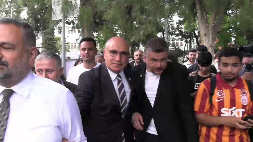 CHP’li Mahmut Tanal İzmir’de üniversite öğrencileriyle buluştu