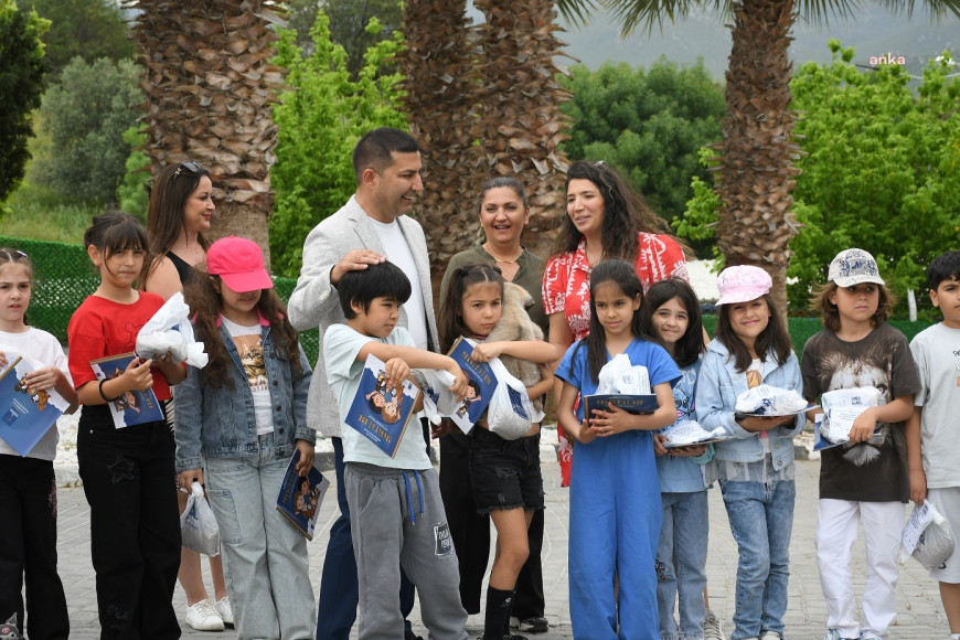Kuşadası Belediye Başkanı Günel ve ilkokul öğrencilerinden Evcil Hayvan ve Rehabilitasyon Merkezi'ne ziyaret