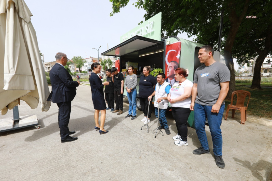 Selçuk Belediye Başkanı Sengel’den Engelsiz Kafe çalışanı gençlere ziyaret