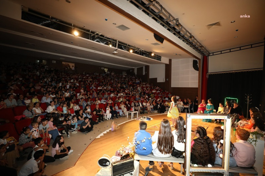 Menderes Belediyesi Çocuk Tiyatrosu, "Bir Zamanlar 'Ünlü'ydüm" ile izleyici karşısına çıktı