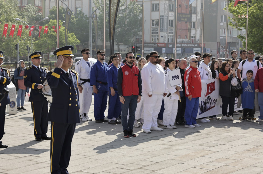 Kütahya’da 19 Mayıs kutlamaları, Zafer Meydanı’nda resmi törenle başladı