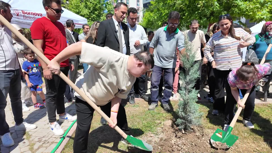 Bornova’da Engelliler Haftası'na özel fidanlar ekildi  