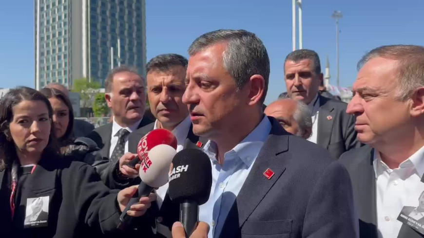 Özgür Özel, Sırrı Süreyya Önder'in cenaze töreni için AKM'de: "Hepimizin ona çok ihtiyacı olduğu bir zamanda kaybettik"