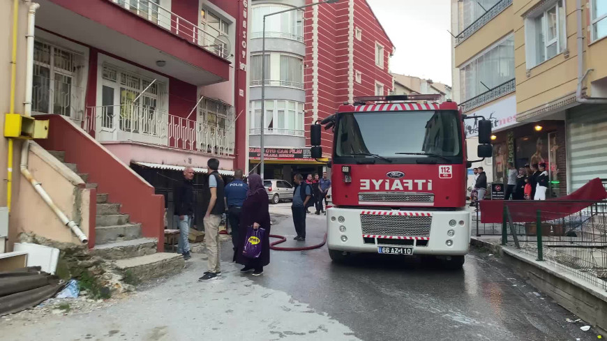 Yozgat’ta çıkan yangında eşyaları yanan yaşlı kadın gözyaşlarını tutamadı
