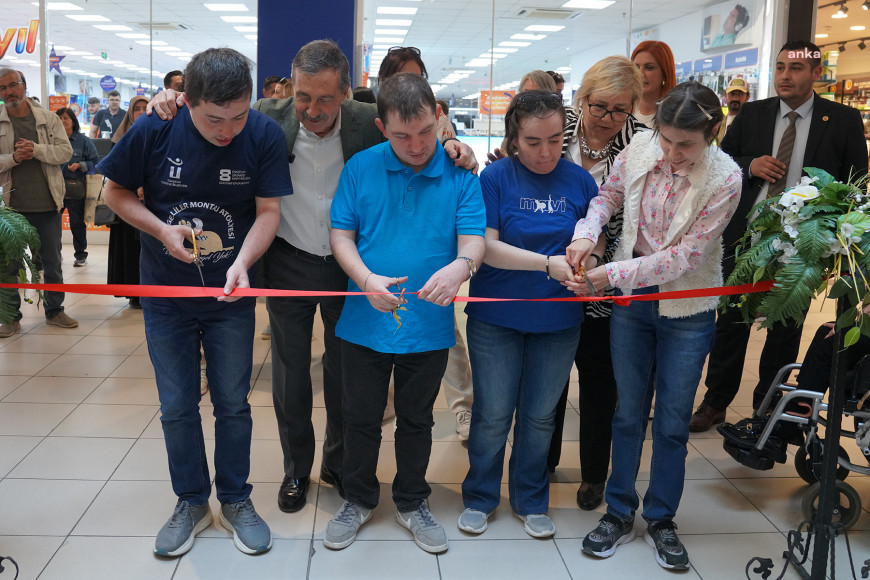 Tepebaşı'nda Engelliler Haftası dolayısıyla “Eksiksiz Biz” adlı sergi, vatandaşların beğenisine sunuldu