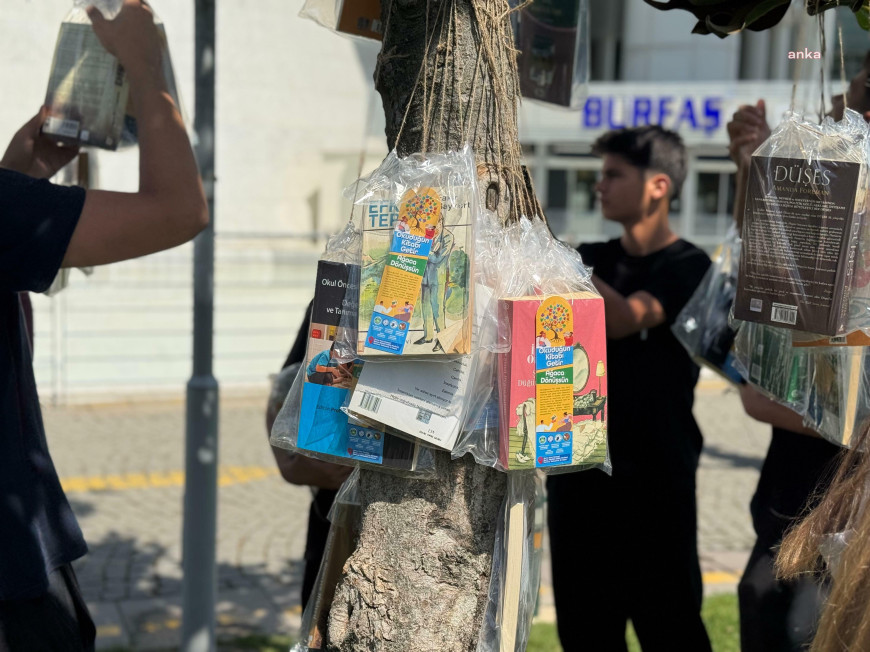 Bursa’da ağaçlar "kitap" açtı
