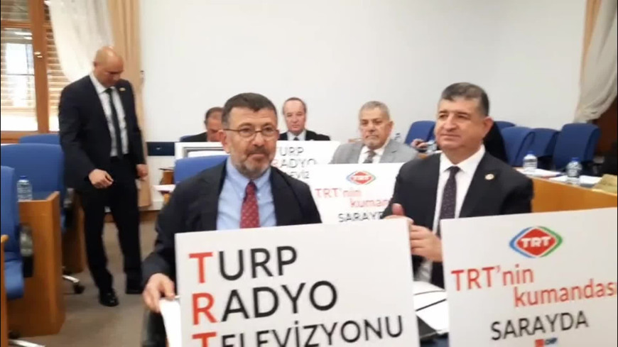 TRT'ye ilişkin düzenlemelerin de görüşüldüğü Plan ve Bütçe Komisyonu gergin başladı... CHP'li Ağbaba: "Bizim ödediğimiz vergilerle bize küfrediyorlar"