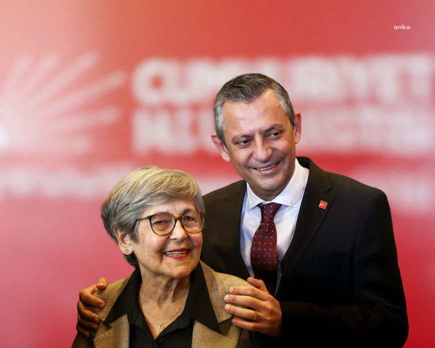 Özgür Özel'den "Anneler Günü" mesajı: "Bir çocuğun geleceği için direnen her anne, bu ülkenin kaderini değiştirir"
