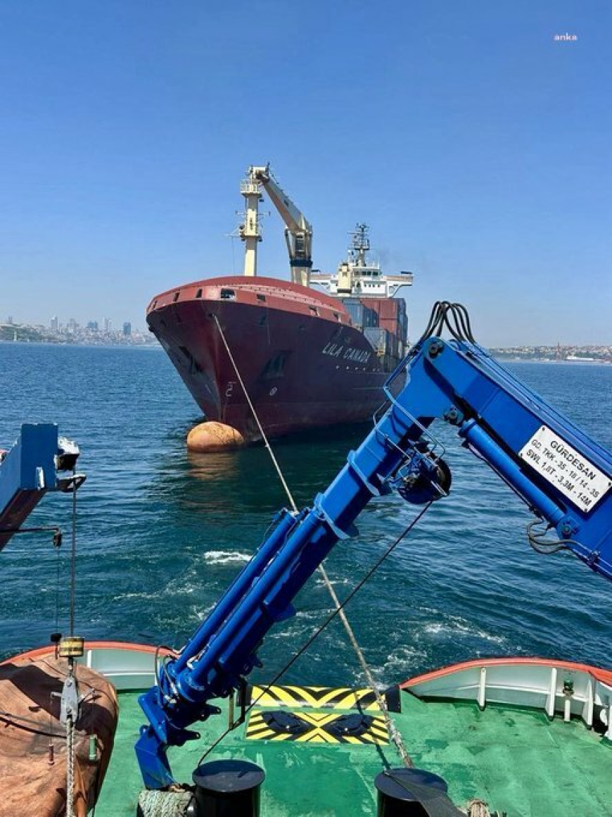 Sarayburnu önlerinde makine arızası yapan gemi kurtarıldı