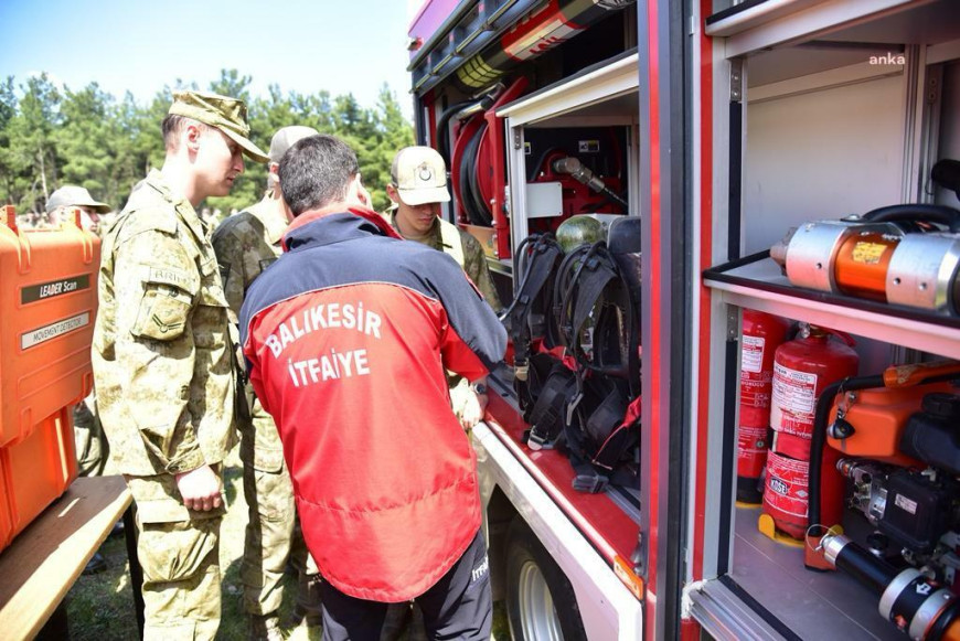 Balıkesir İtfaiyesi'nden askeri personele yangına ilk müdahale eğitimi