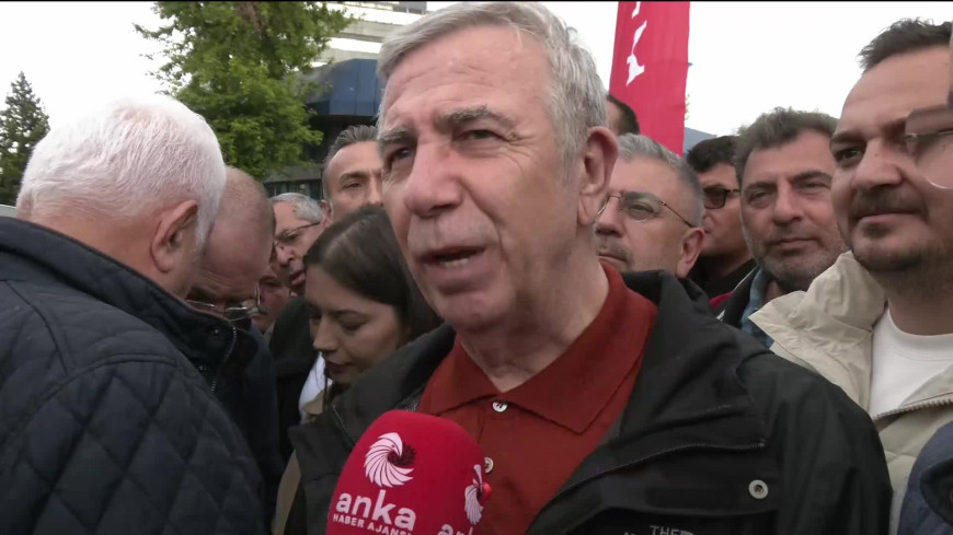 Mansur Yavaş Tandoğan Meydanı'nda: "Sendikalar, öğrenciler, işçiler, emekçiler burada. Onlar için aydınlık bir gelecek diliyorum"