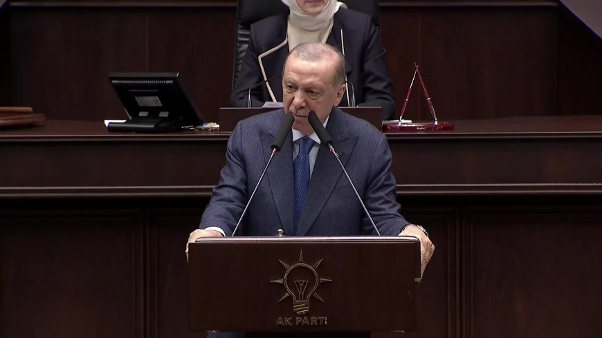 AK Parti Grup Toplantısı... Erdoğan: "Terör örgütünün kendini feshinin ardından belediyelerdeki kayyum uygulamasının yeniden istisna haline geleceğini düşünüyoruz"