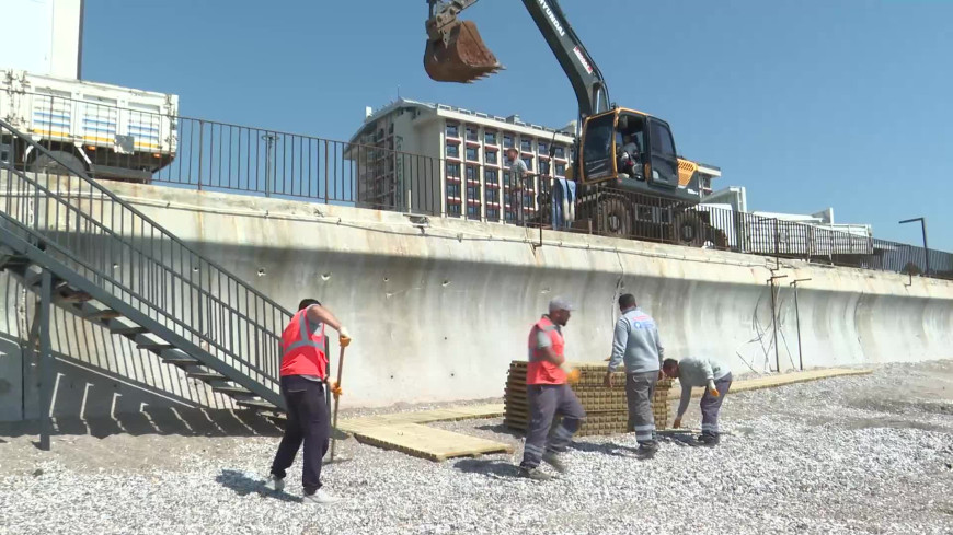 Antalya Büyükşehir Belediyesi, Konyaaltı Sahili’ni yaza hazırladı