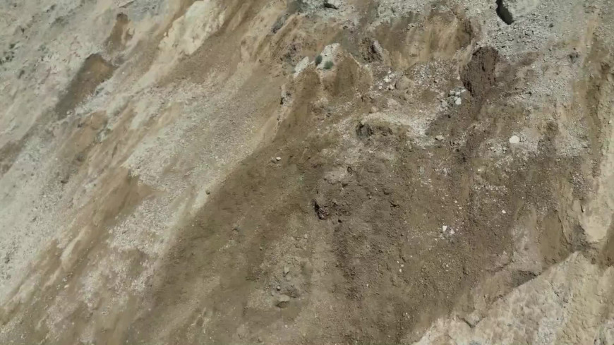 Tortum Şelalesi'nin eteklerinde heyelan... Bazı evler kaydı, yollar yarıldı, tarım alanları zarar gördü