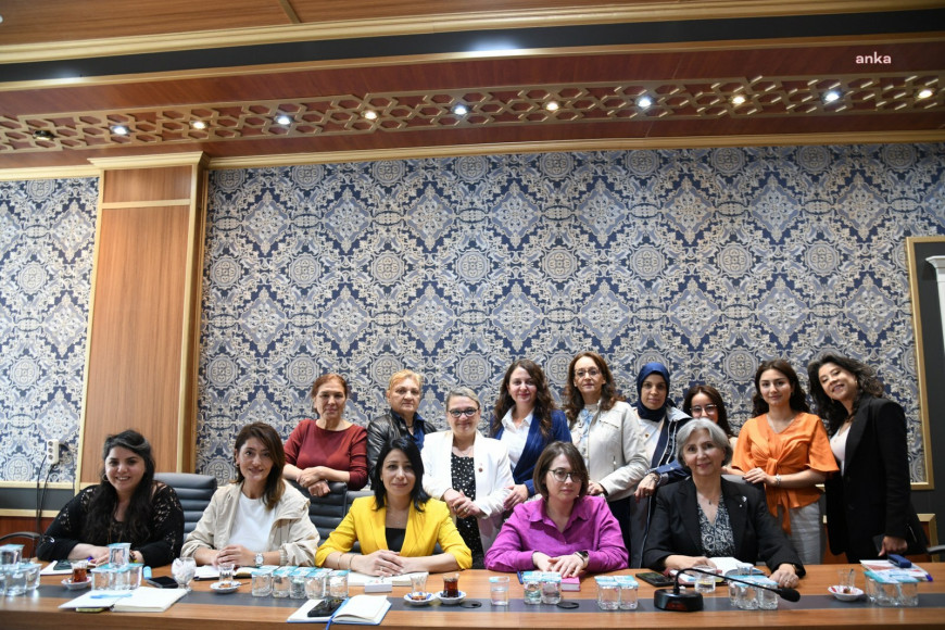 Yunusemre Belediyesi'nin Kadın Birimi, Nisan ayı toplantısını yaptı