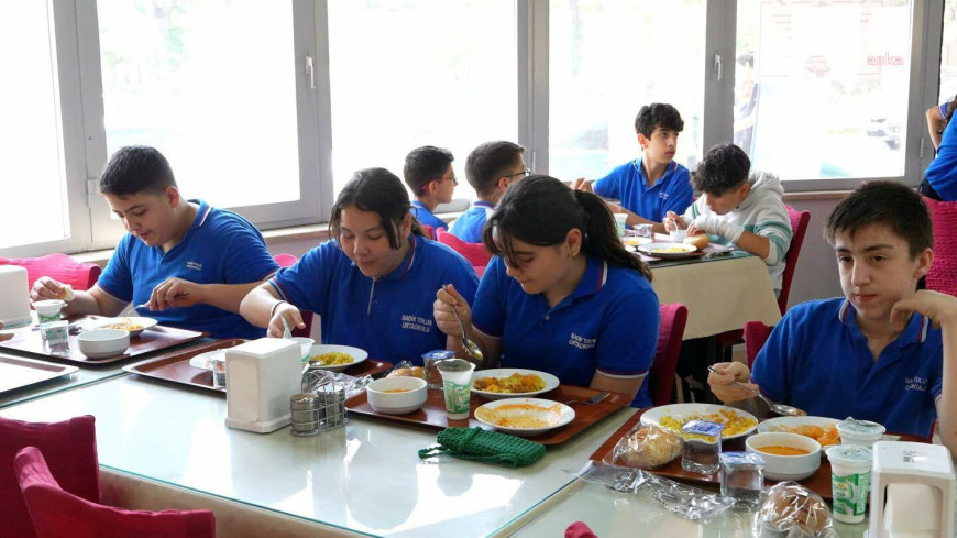 Burhaniye Belediyesi'nden “askıda yemek” uygulaması