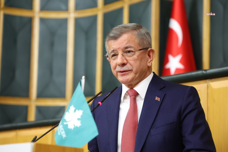 Özgür Özel'e fiziksel saldırı... Ahmet Davutoğlu: "Bu tür eylemlerin failleri en kısa sürede adalet önüne çıkarılmalı ve en caydırıcı şekilde cezalandırılmalıdır"