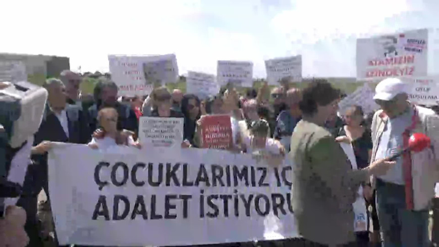 Saraçhane tutuklusu gençlerin aileleri Silivri'den seslendi: Bu yıl aile yılı ilan edildi ama aileler paramparça...