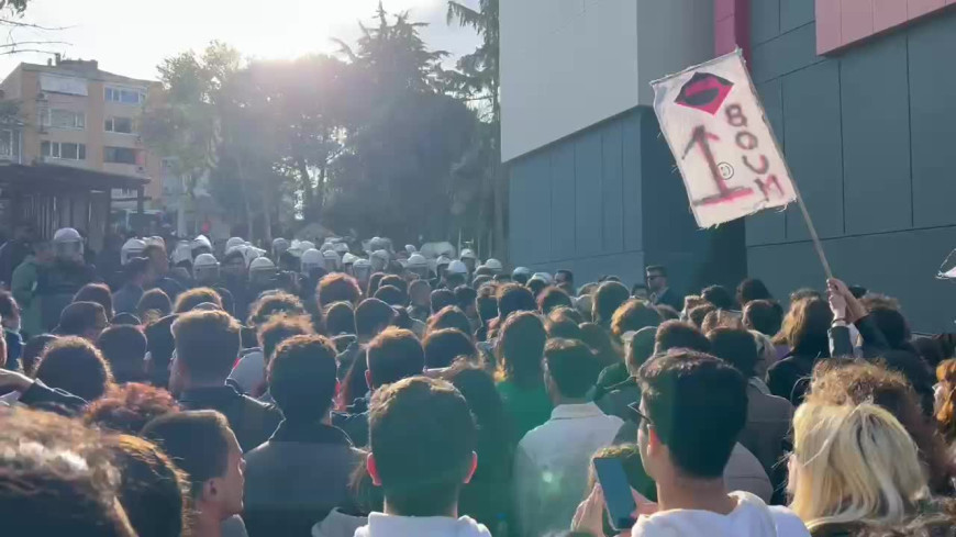 Eğitim Sen İstanbul 6 Nolu Üniversiteler Şubesi, Boğaziçi'nde Nureddin Yıldız'ı protesto eden en az 45 öğrencinin gözaltına alındığını duyurdu