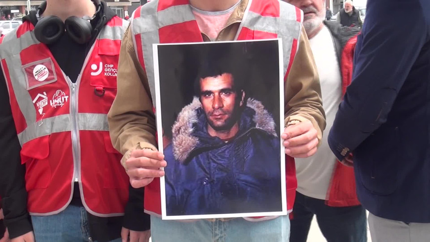 Sinop’ta Deniz Gezmiş, Hüseyin İnan ve Yusuf Aslan için Karadeniz’e üç karanfil bırakıldı