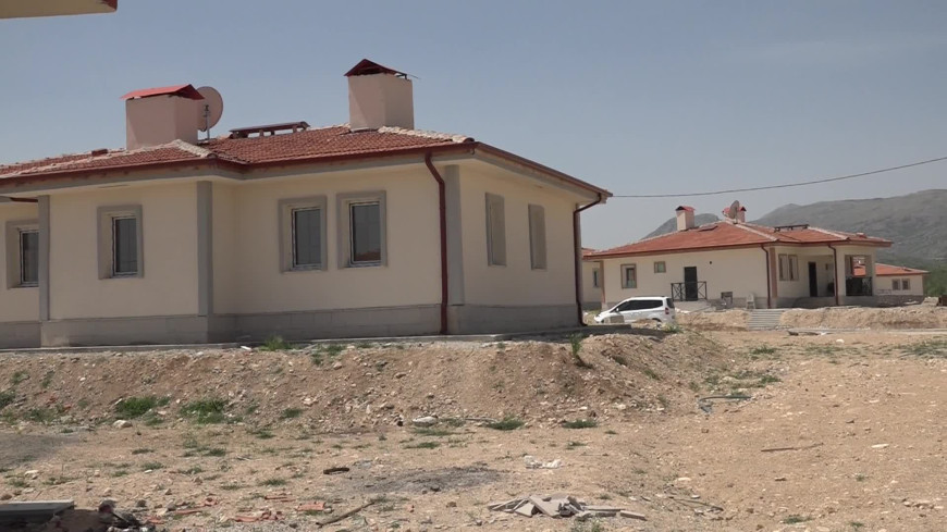 Akçadağ İkinciler Mahallesi’nde deprem konutları hala teslim edilmedi, mahalleli tepkili