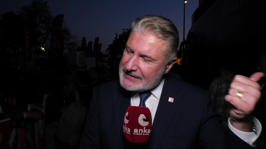 Beyazıt'ta "Millet İradesine Sahip Çıkıyor" mitingi... Bahadır Erdem, "Bu üniversitenin hocası olarak Ekrem Başkan'ın diplomasını almasını hiçbir suretle kabul etmiyorum"