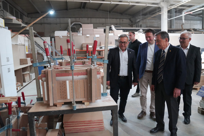 Tepebaşı Belediye Başkanı Ataç'tan Eskişehir'de bulunan fabrikalara ziyaret 