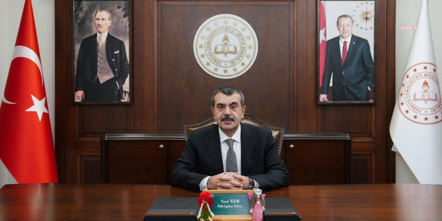 Özgür Özel’e fiziksel saldırı... Yusuf Tekin: “Bu çirkin saldırıyı gerçekleştiren saldırganın hukuk önünde hesap vermesini temenni ediyorum”
