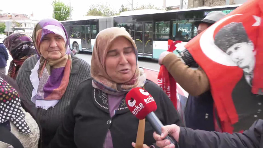 CHP'nin "Millet İradesine Sahip Çıkıyor" mitingi... Konyalı vatandaş: "Onu tutukla bunu tutukla nereye kadar... Bu insanları tutuklamayla falan bitiremezler"