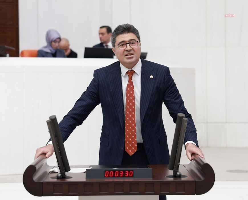 Özgür Özel'e fiziksel saldırı... Ensar Aytekin: "Kendini bilmez bir haysiyetsizin genel başkanımız Özgür Özel'e alçakça saldırmasını lanetliyorum"