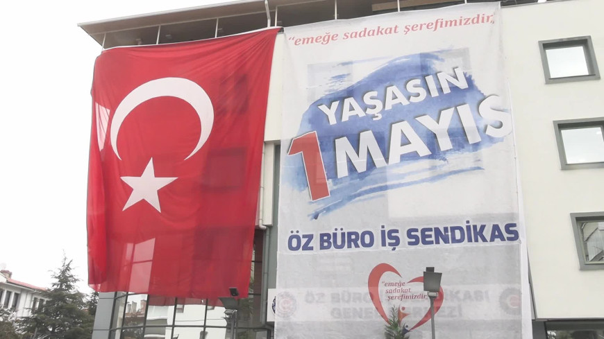Öz Büro İş Sendikasından TÜHİS'in önünde "Kamu Çerçeve Protokolü" protestosu... Genel Başkan Gülbaba: "TÜHİS’in sözleşmeyi geciktirmesinin hiçbir makul sebebi yok"