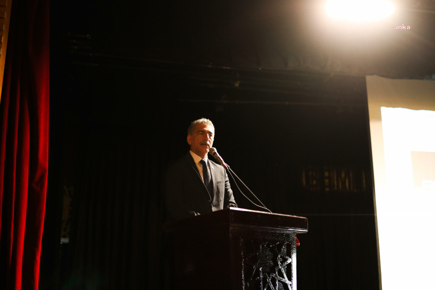 Gemlik’te “Üretken Yapay Zeka Çağında Akıllı Şehirler” konulu konferans düzenlendi