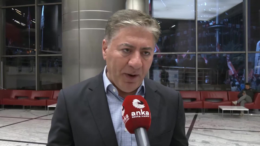 Özgür Özel'e yapılan saldırı sonrası yurttaşlar CHP Genel Merkezi'nde... Murat Emir: ''Bu saldırının siyasi bir hedef olduğu apaçık ortada"