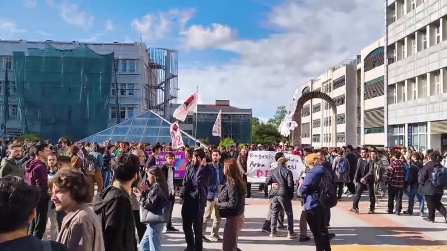 Boğaziçi Üniversitesi'nde "Nureddin Yıldız" protestosuna polis müdahale etti, çok sayıda öğrenci gözaltına alındı