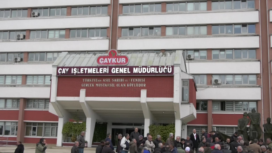 Rize'de 'çay fiyatı' protestosu...CHP Rize İl Başkanı Saltuk Deniz: “Çay üreticisi bedava para istemiyor, hakkını istiyor" 