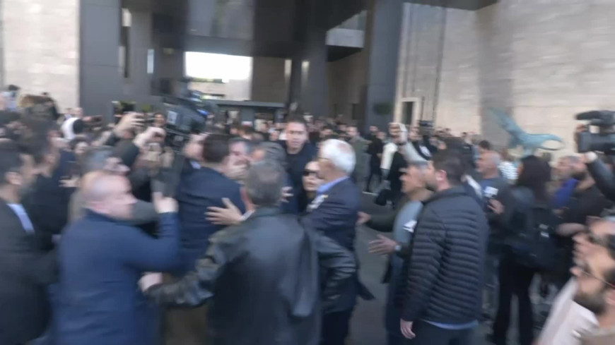 CHP Genel Başkanı Özgür Özel'e fiziksel saldırı... Saldırganın daha önce 2 çocuğunu öldürdüğü ortaya çıktı