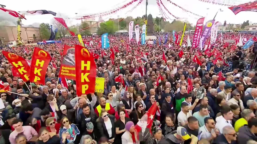 CHP'nin ''Millet İradesine Sahip Çıkıyor'' mitingi... İmamoğlu'nun mesajı: ''Bu ülkenin obruklarını da yoksulluğunu da adaletsizliğini de birlikte aşacağız''