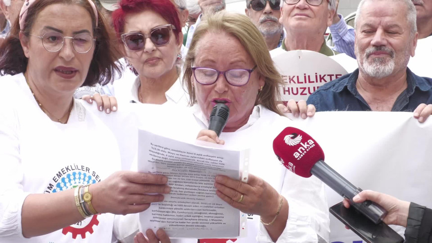 Emeklilerden İzmir TÜİK Bölge Müdürlüğü önünde basın açıklaması: “Emekli aylıklarına temmuzu beklemeden ek zam istiyoruz”